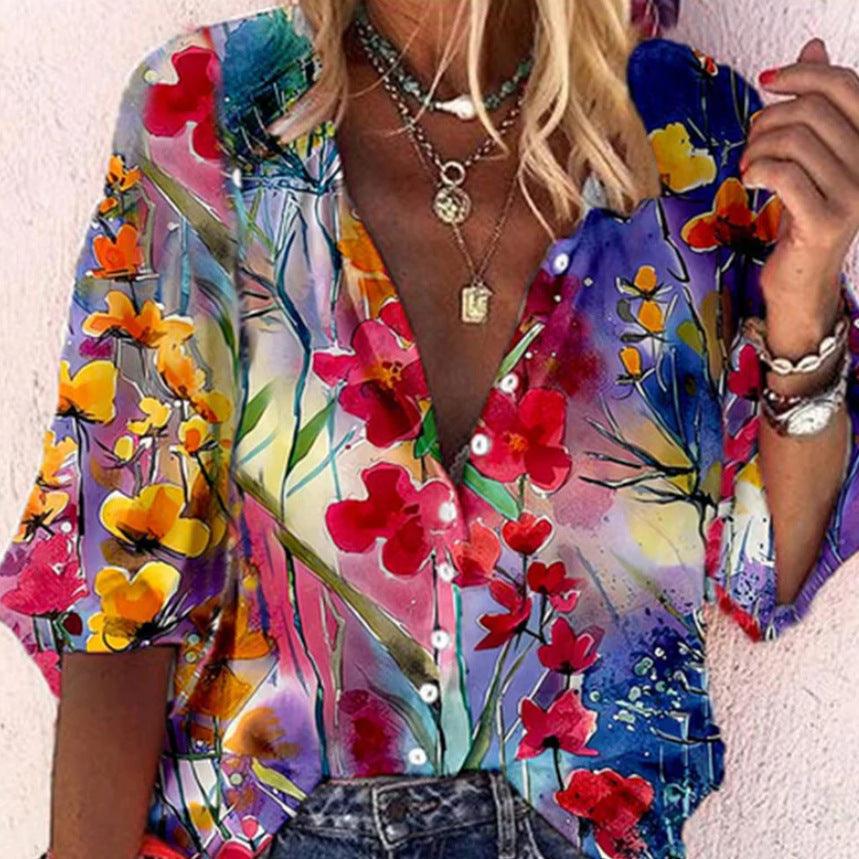 Luchtige boho-chic blouse voor dames met speelse plooien en vrolijke kleuren, perfect voor zomerse dagen.