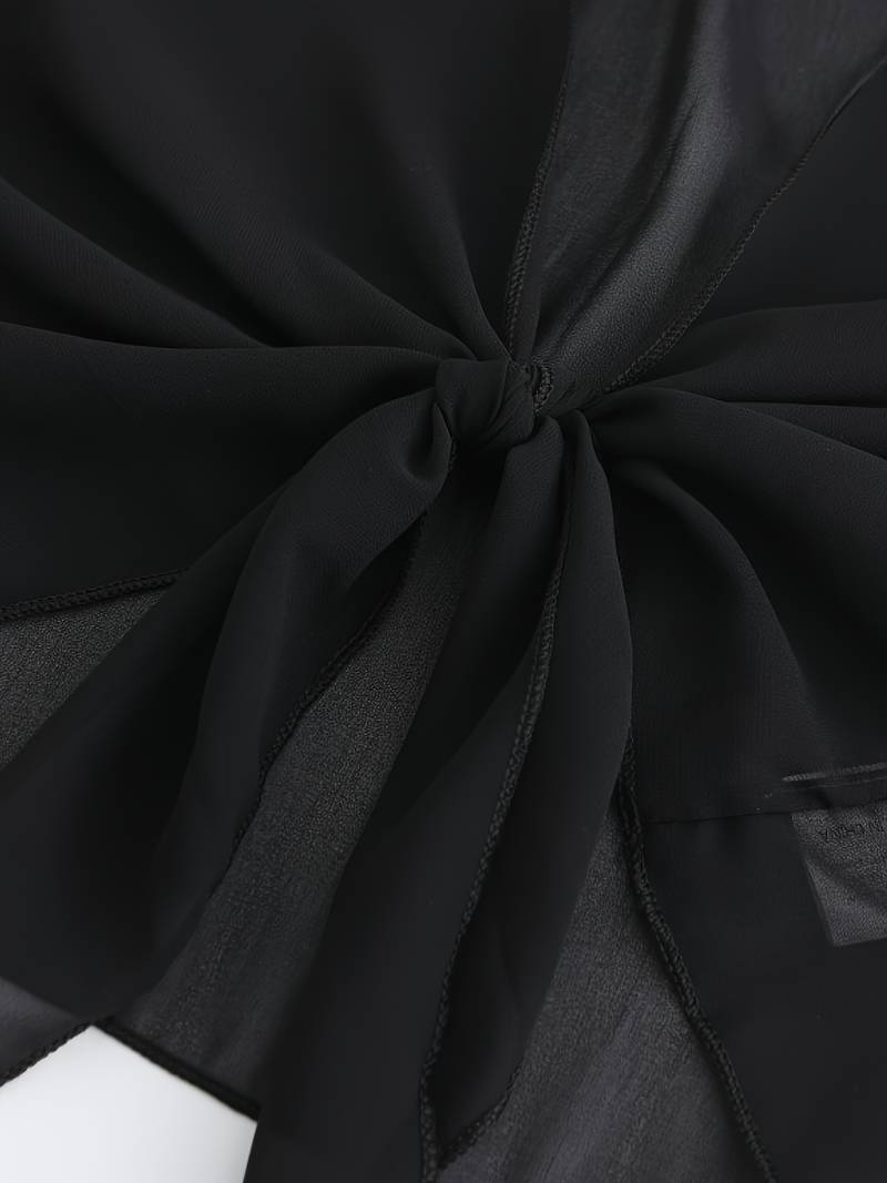 "Luchtige elegante damesblouse met open voorkant, frisse charmante look, perfect voor zonnige dagen."