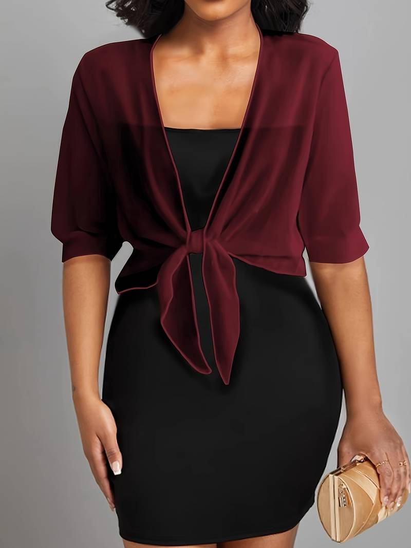 "Luchtige elegante damesblouse met open voorkant, frisse charmante look, perfect voor zonnige dagen."