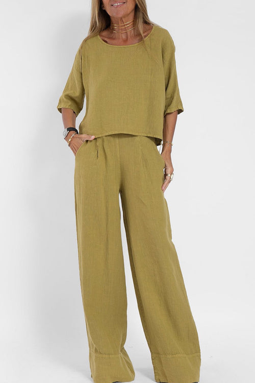 "Luchtige katoenen-linnen tweedelige set met wijde broek en cropped top, perfect voor zomerse elegantie en comfort."