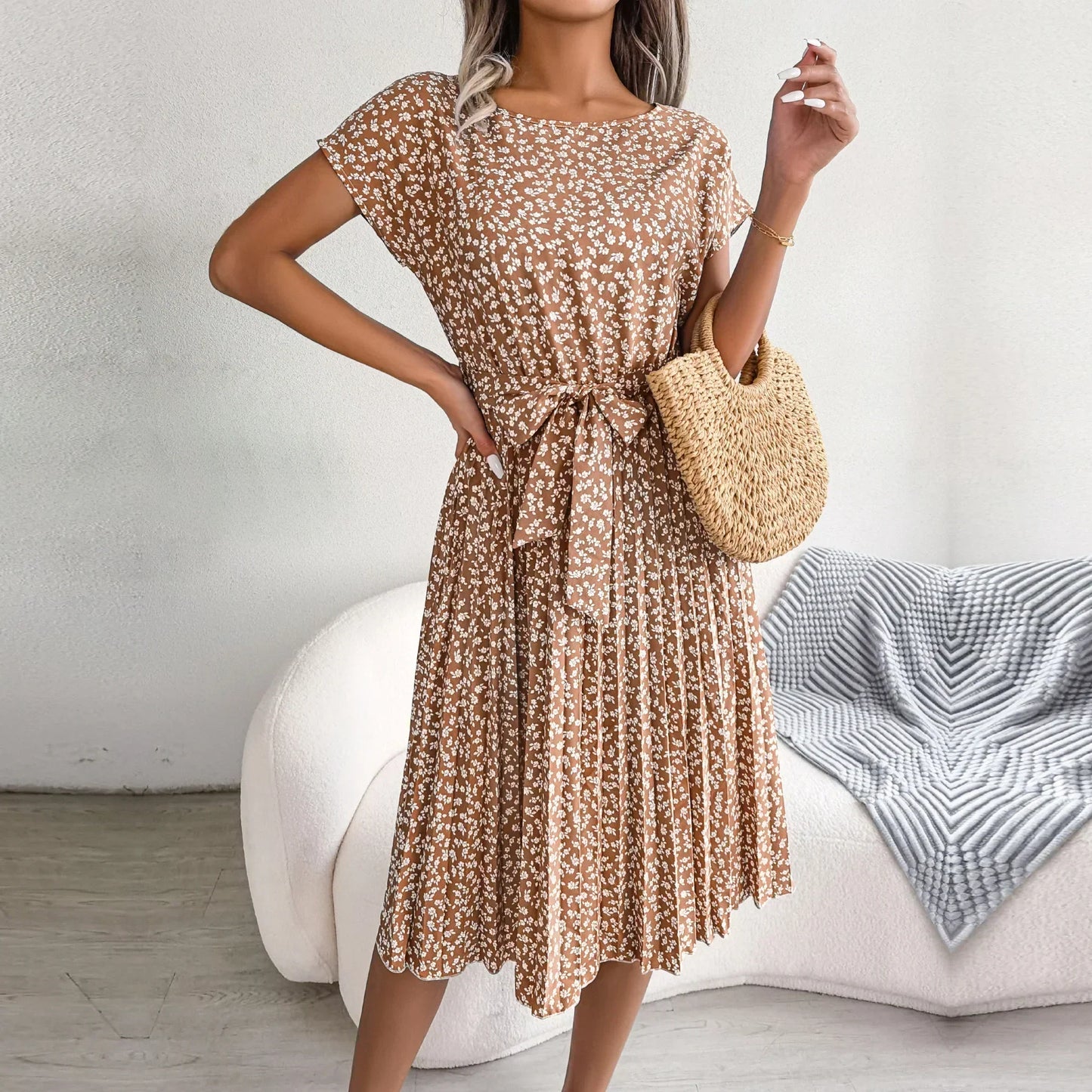 "Luchtige zomerjurk dames, elegante pasvorm, levendige kleuren, veelzijdig voor zomerse gelegenheden, vrouwelijk ontwerp."