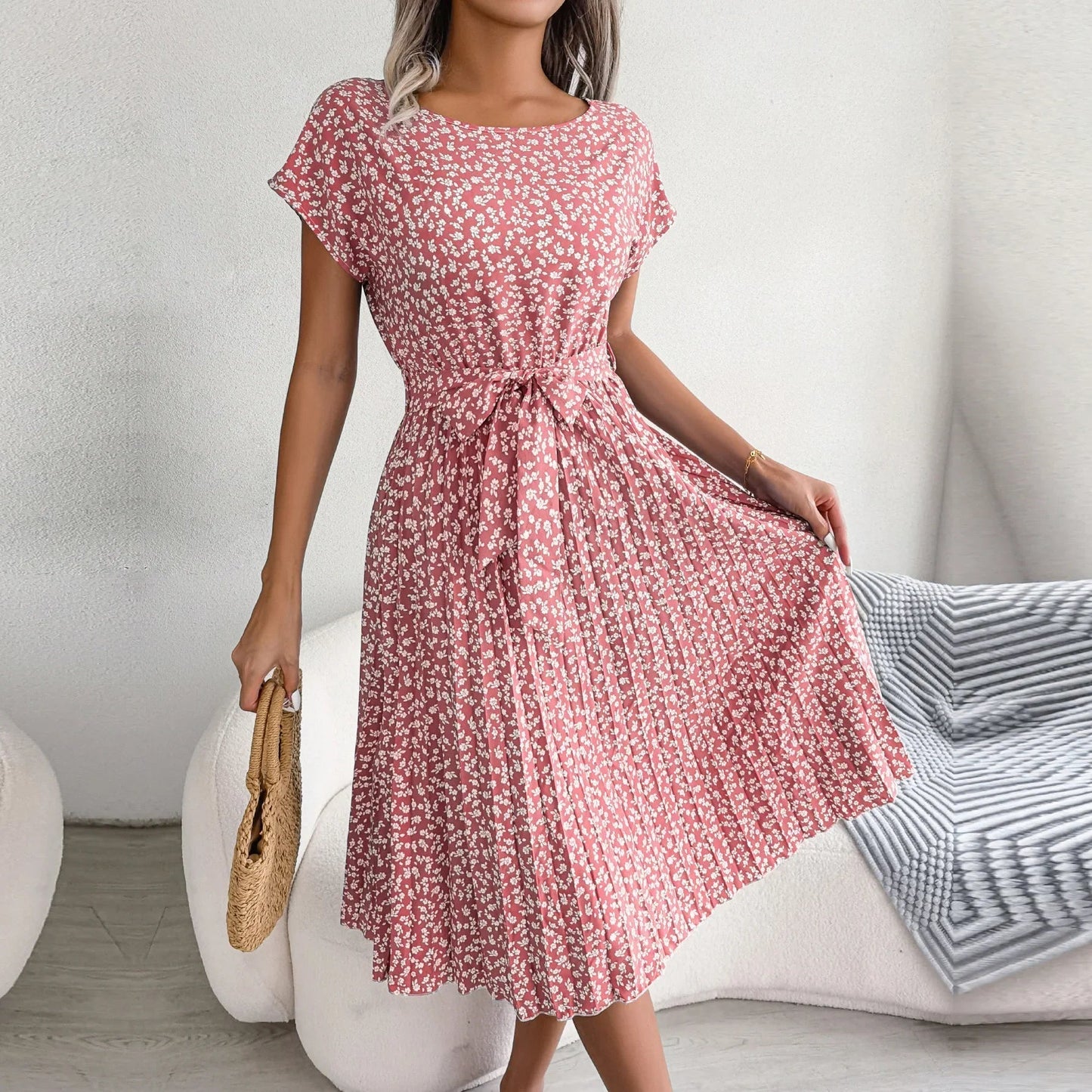 "Luchtige zomerjurk dames, elegante pasvorm, levendige kleuren, veelzijdig voor zomerse gelegenheden, vrouwelijk ontwerp."