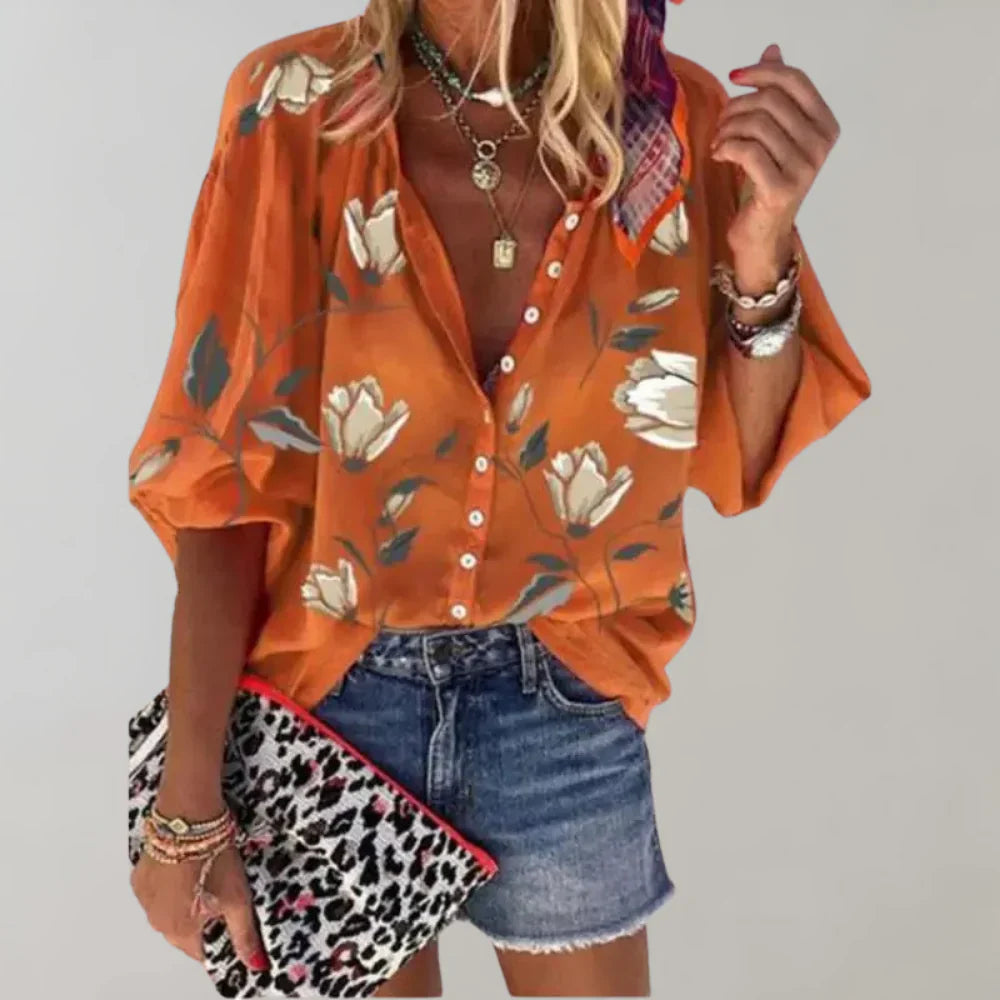 "Luchtige zomerse damesblouse met kleurrijke bloemenprint en elegante lange pasvorm voor stijlvolle casual looks."