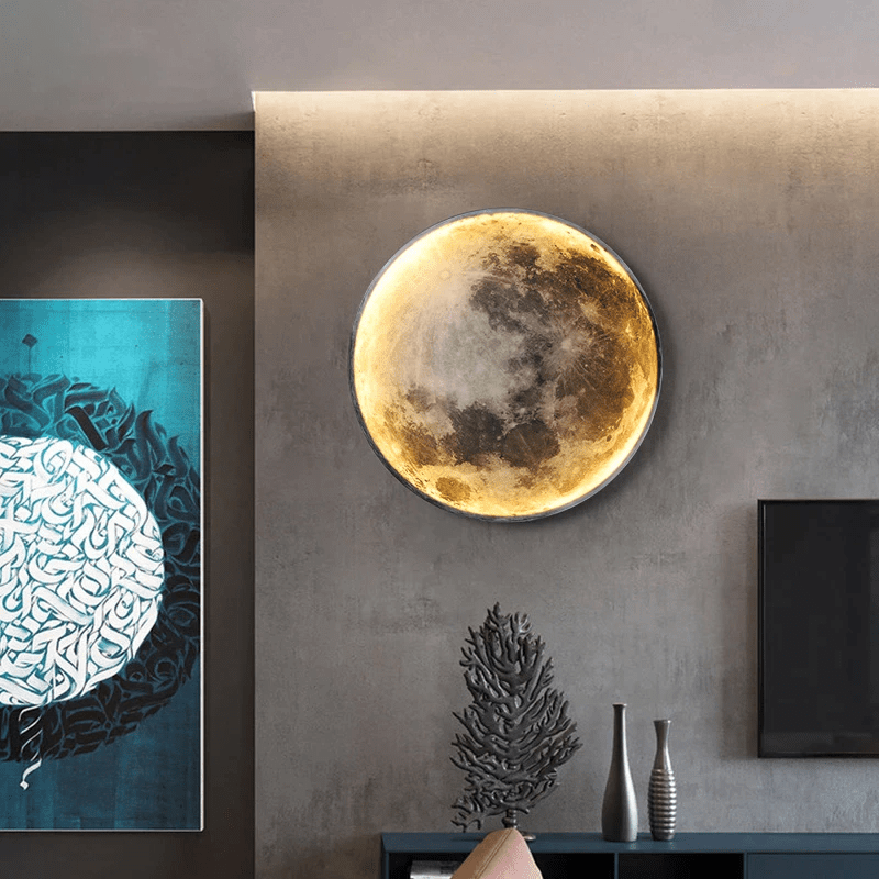 "Lunatic maandlamp met realistisch maanoppervlak, dimbaar LED-licht, wandmontage, ideaal voor sfeervolle verlichting."