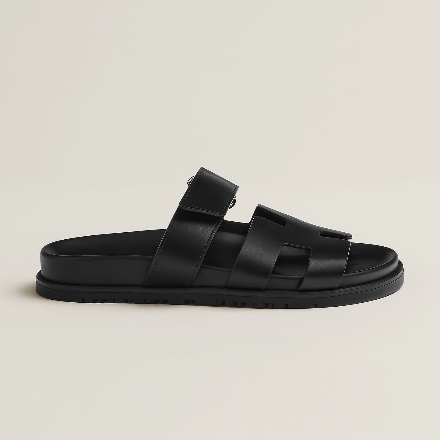 "Luxe dames sandalen met minimalistisch ontwerp en chic design, gemaakt van hoogwaardige materialen voor comfort en stijl."