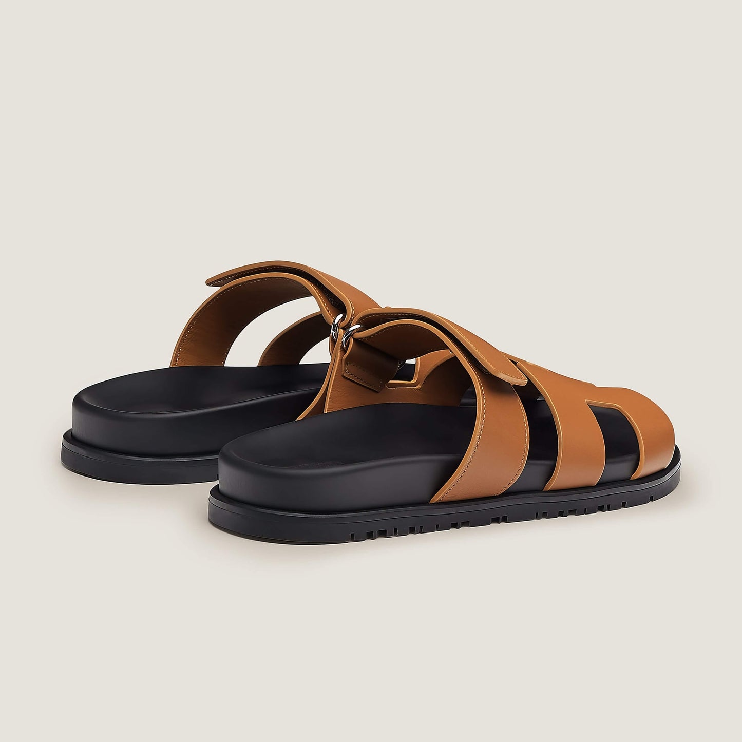 "Luxe dames sandalen met minimalistisch ontwerp en chic design, gemaakt van hoogwaardige materialen voor comfort en stijl."