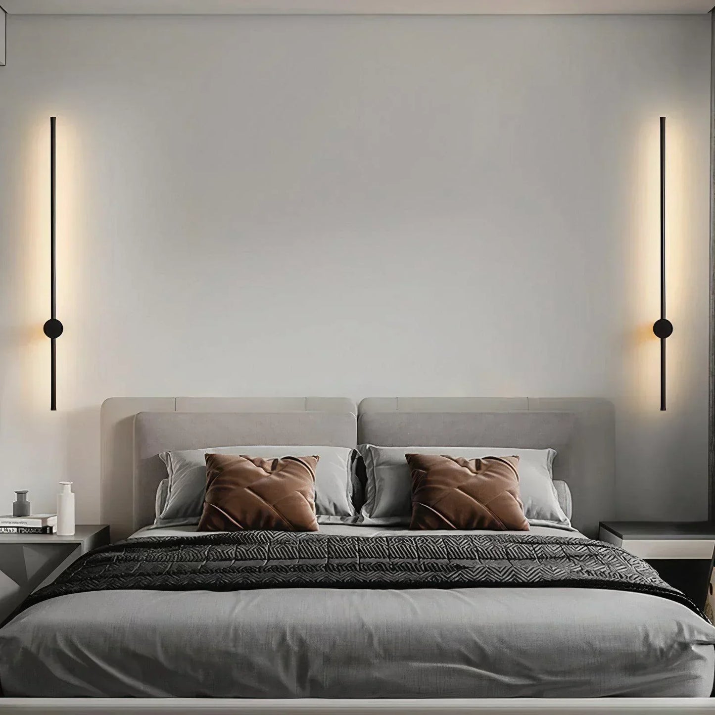 Luxe dimbare wandlamp van zwart aluminium, moderne LED-verlichting met afstandsbediening voor sfeervol interieur.