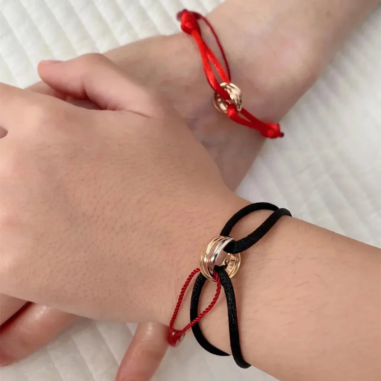 "Luxe Drie-Eenheid armband in 925 sterling zilver met drie verstrengelde ringen en verstelbare sluiting voor mannen en vrouwe