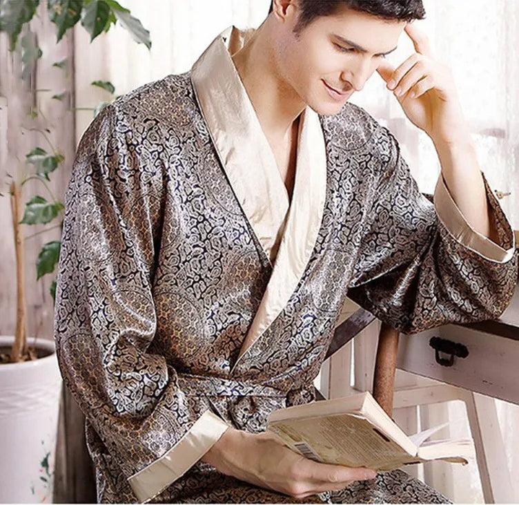"Luxe heren kimono, satijnen stof, oosters design, elegante uitstraling met glanzend, gebloemd patroon, comfortabele pasvorm.