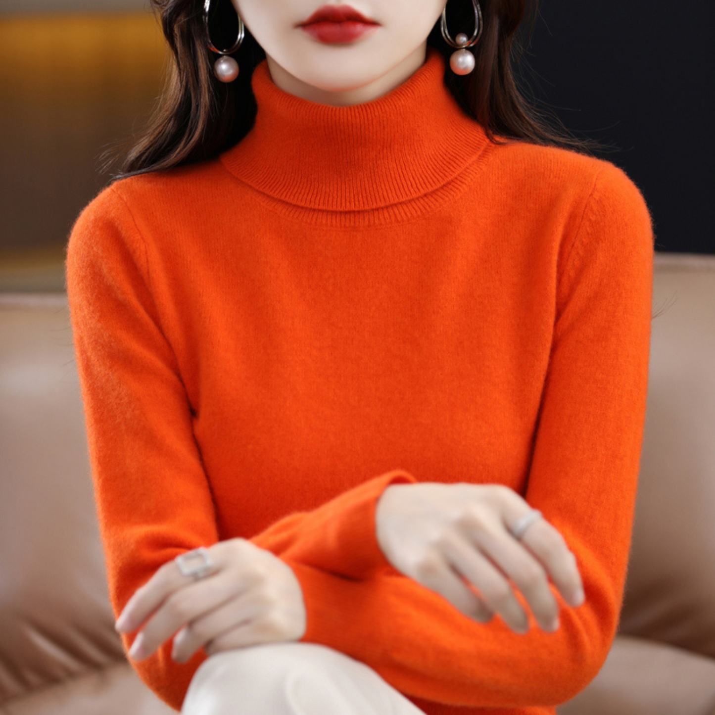 "Luxe kasjmieren coltrui voor dames met elegante colkraag in crème kleur, stijlvol en zacht, ideaal voor winterse outfits."