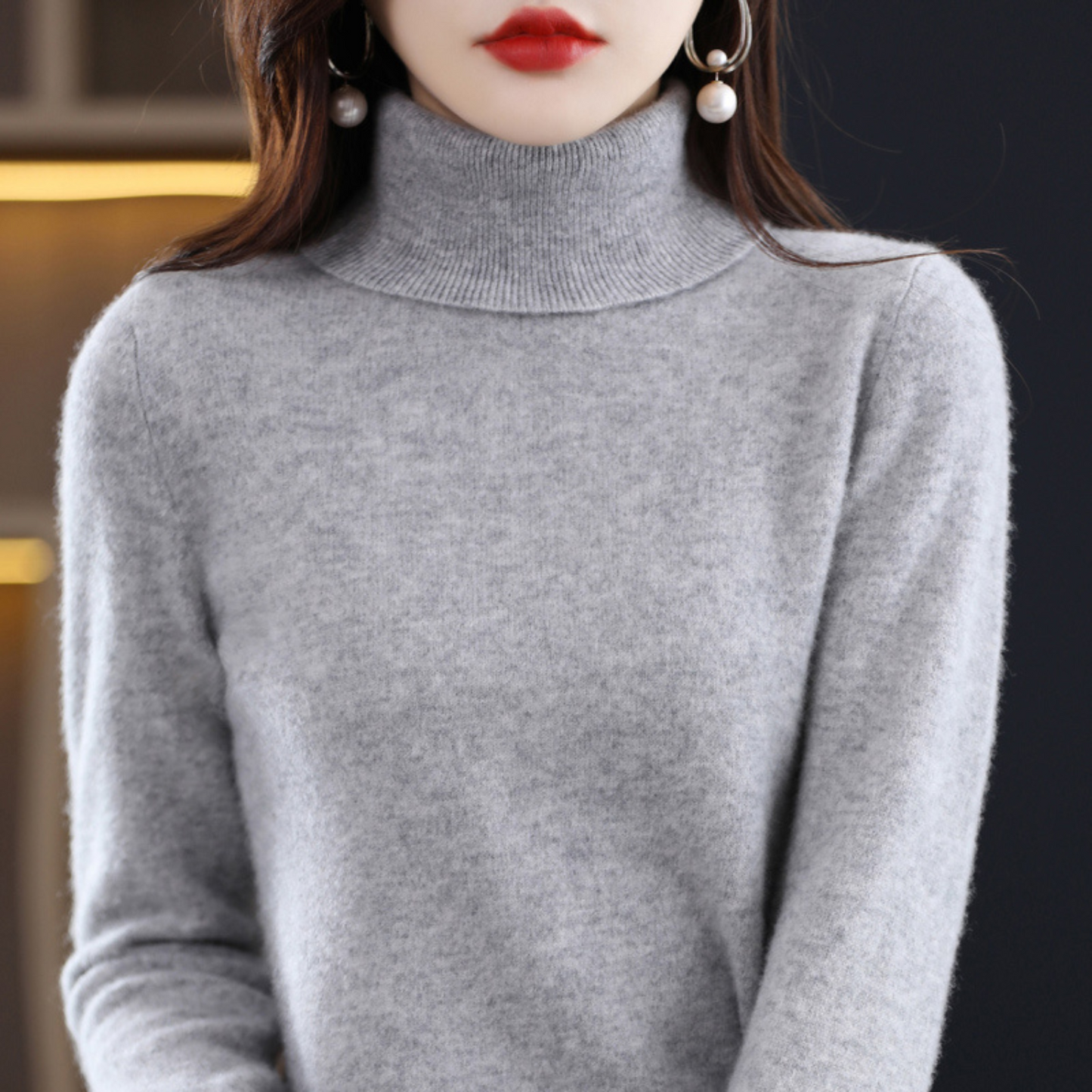 "Luxe kasjmieren coltrui voor dames met elegante colkraag in crème kleur, stijlvol en zacht, ideaal voor winterse outfits."