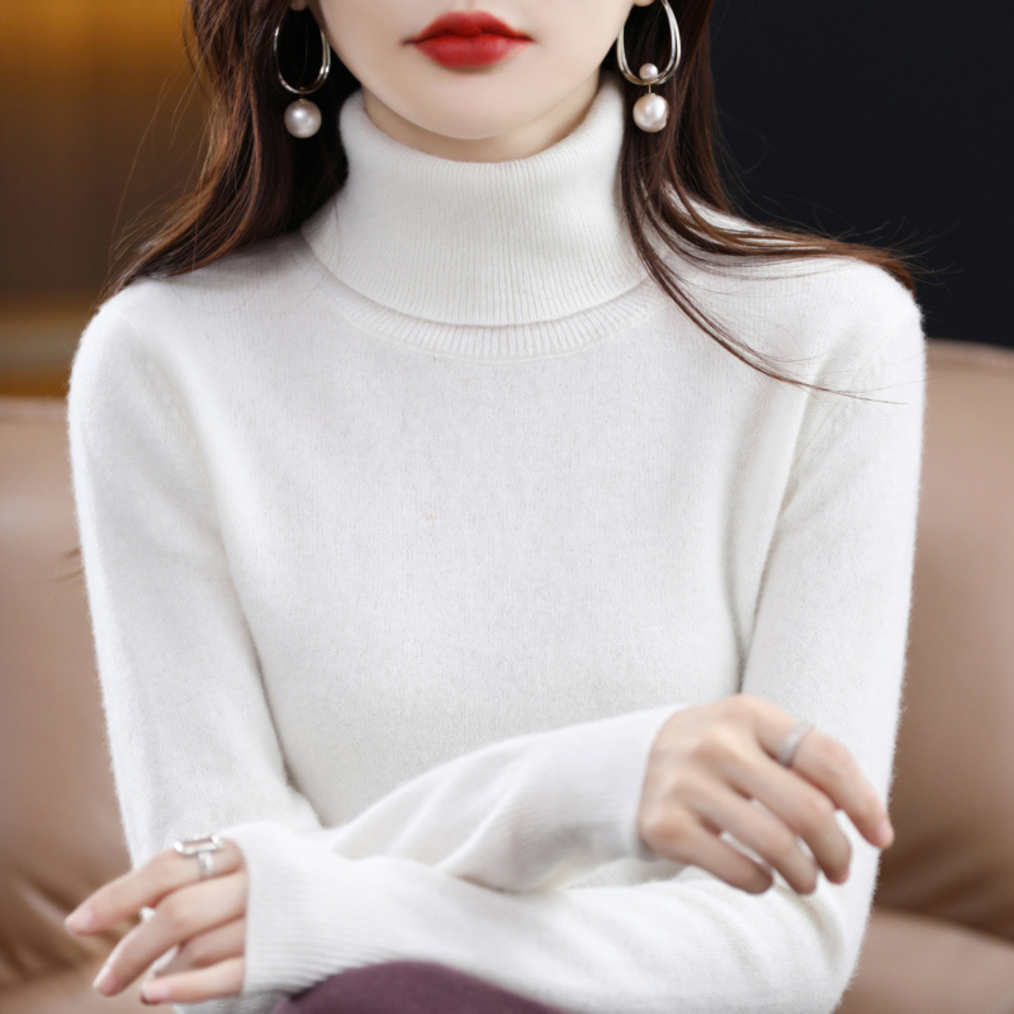 "Luxe kasjmieren coltrui voor dames met elegante colkraag in crème kleur, stijlvol en zacht, ideaal voor winterse outfits."