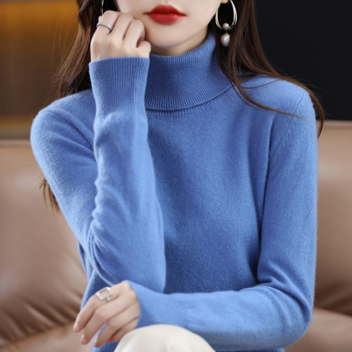 "Luxe kasjmieren coltrui voor dames met elegante colkraag in crème kleur, stijlvol en zacht, ideaal voor winterse outfits."