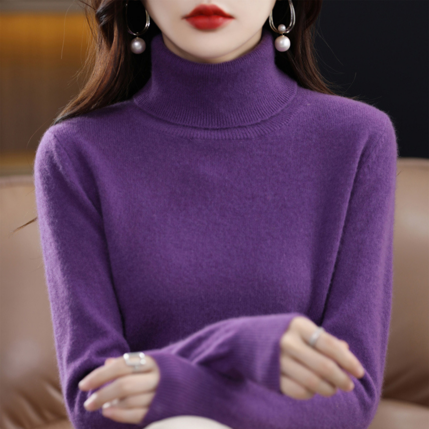 "Luxe kasjmieren coltrui voor dames met elegante colkraag in crème kleur, stijlvol en zacht, ideaal voor winterse outfits."
