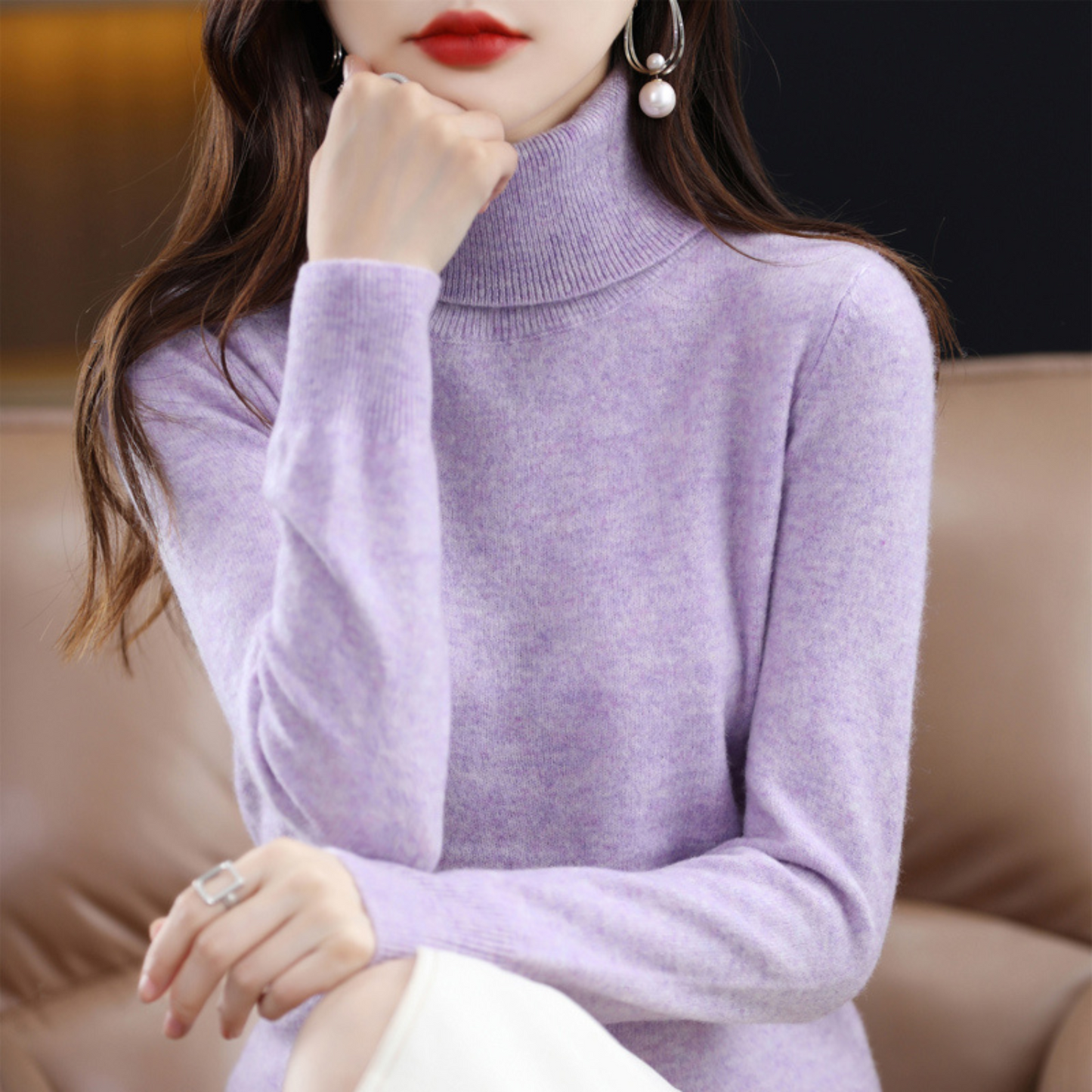 "Luxe kasjmieren coltrui voor dames met elegante colkraag in crème kleur, stijlvol en zacht, ideaal voor winterse outfits."