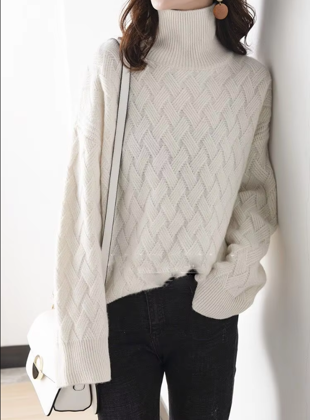 Luxe kasjmiertrui voor dames, crème kleur, zachte textuur, elegante en tijdloze stijl, geschikt voor elke gelegenheid.