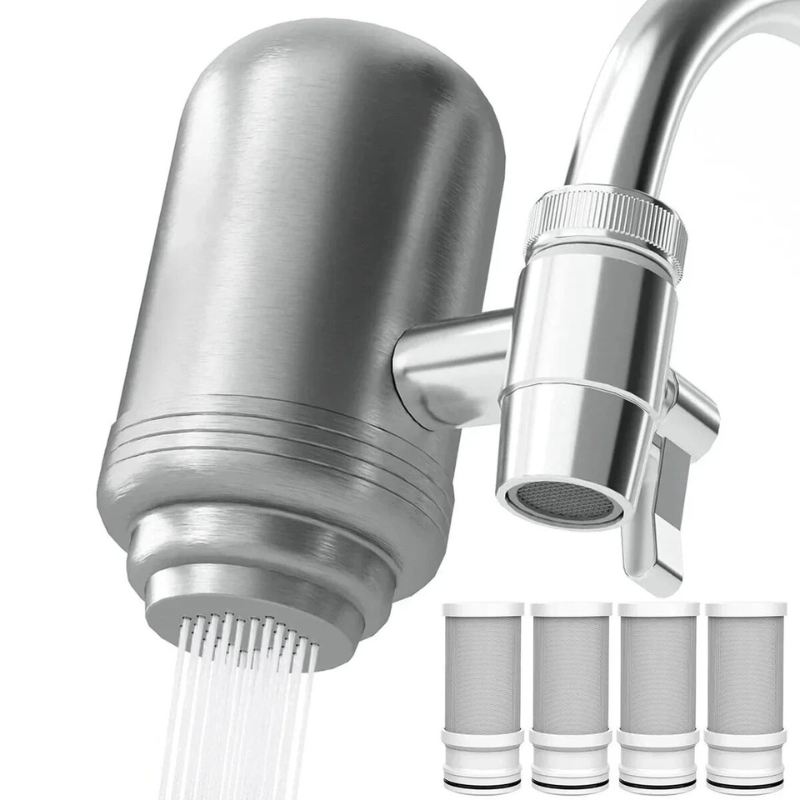 "Luxe RVS waterfilter met modern design voor kristalhelder drinkwater in keuken, passend bij elke kraan."