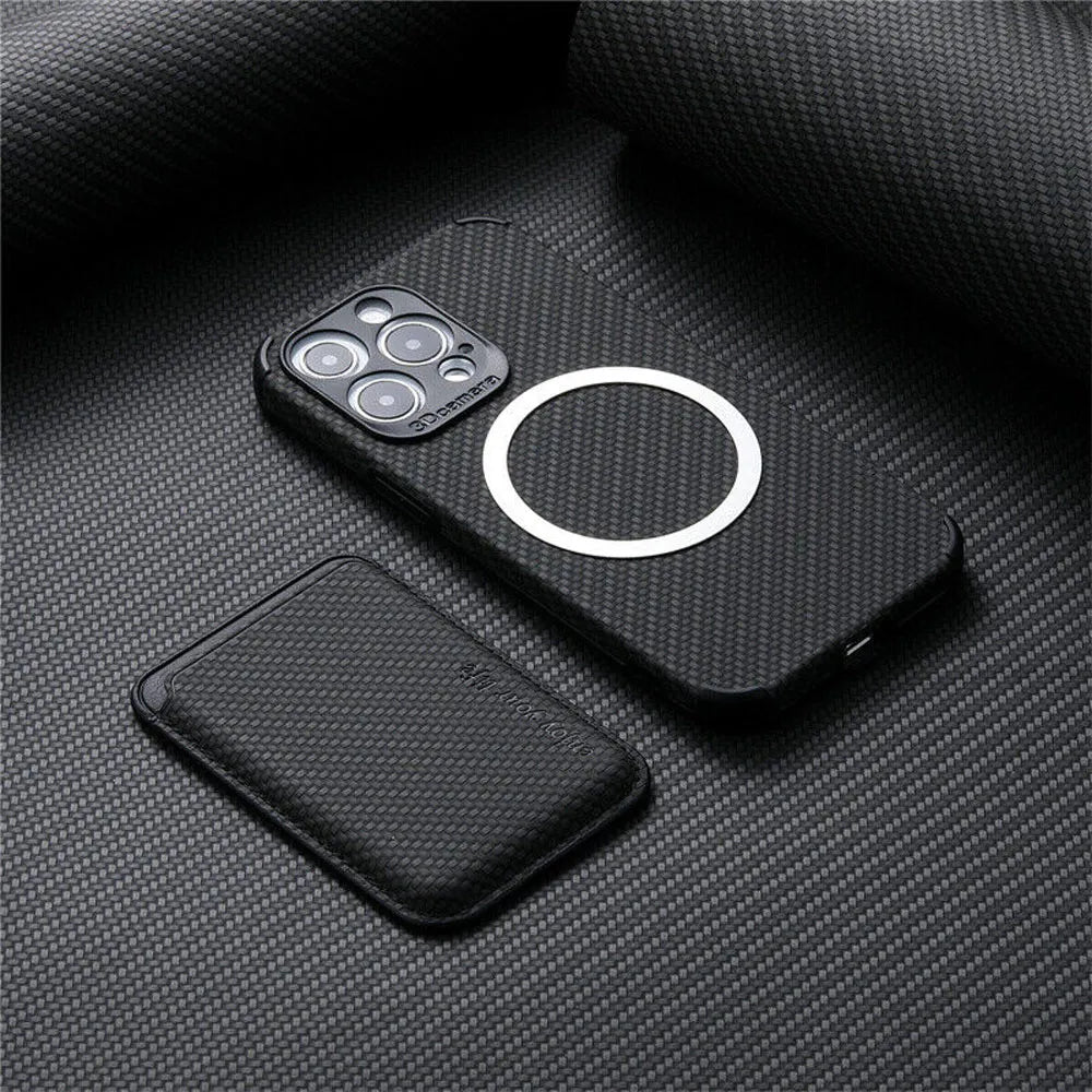 "MagSafe portemonnee hoesje met luxe carbon afwerking, biedt stijlvolle bescherming en ruimte voor kaarten, compatibel met iP