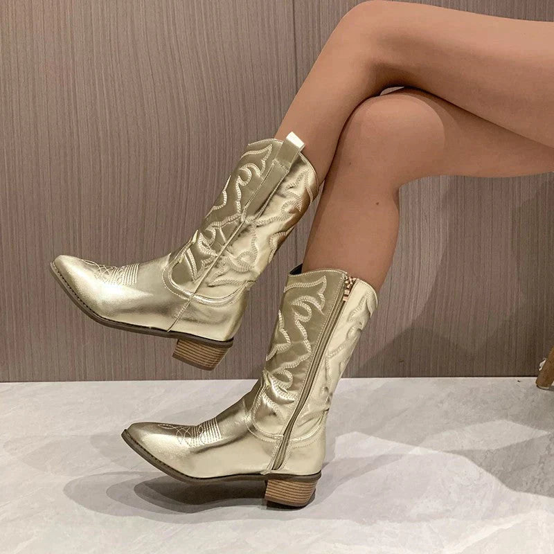 "Metallic cowboylaarzen voor dames, modern design, glanzende zilveren kleur, veelzijdige stijlopties voor elke outfit"