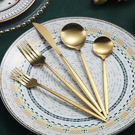 "Minimalistisch bestekset in luxe, tijdloos design van roestvrij staal, verkrijgbaar in goud, roségoud, zwart en zilver."
