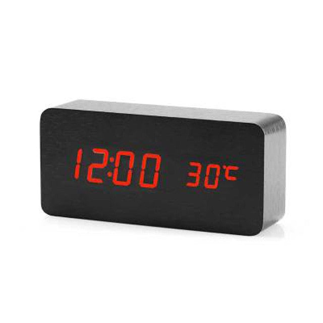 "Minimalistische digitale LED wekker met spraakbesturing, modern design, helder LED-display, past in elke slaapkamer."