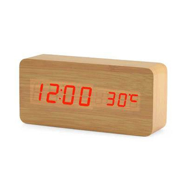 "Minimalistische digitale LED wekker met spraakbesturing, modern design, helder LED-display, past in elke slaapkamer."