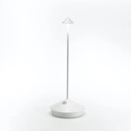 "Minimalistische LED tafellamp, waterdicht en dimbaar, elegant ontwerp; ideale sfeerverlichting voor binnen en buiten."