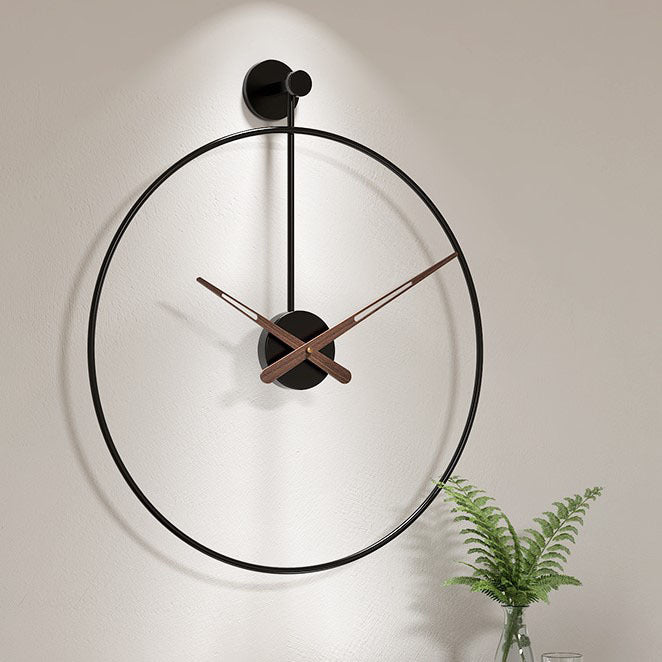 "Moderne 16-inch wandklok in goud en zwart, minimalistisch design, strakke lijnen, perfect voor modern interieur."