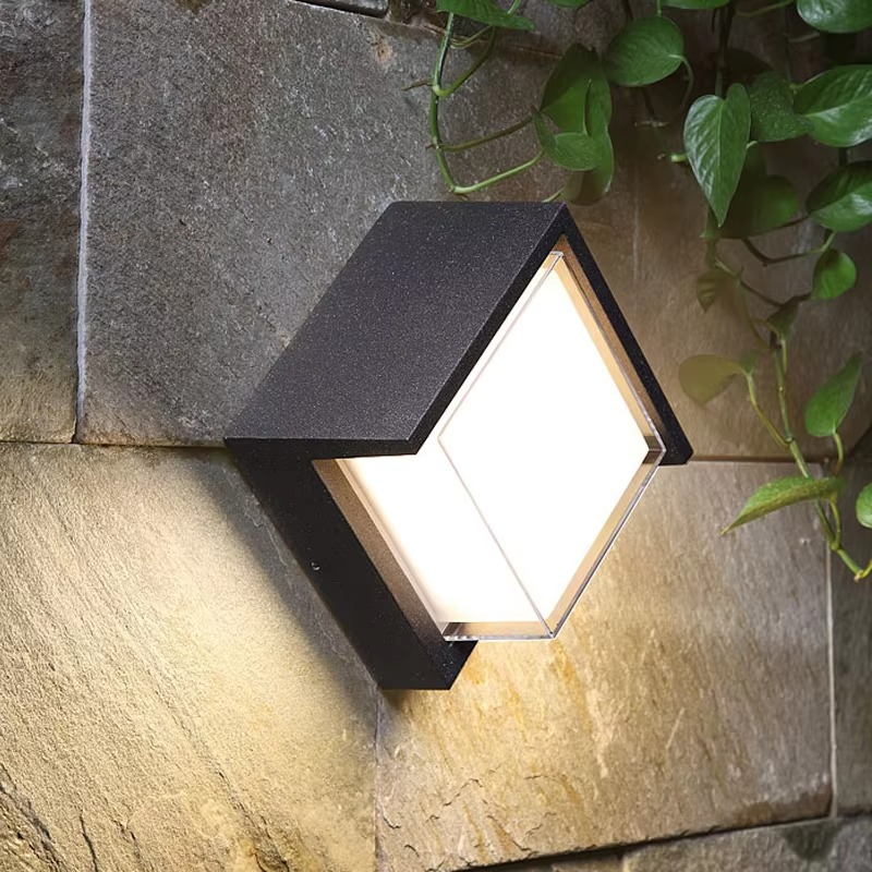 "Moderne buiten wandlamp met ronde vorm en bewegingssensor, sfeervolle LED-verlichting, IP65 waterdicht, voor tuin of balkon.
