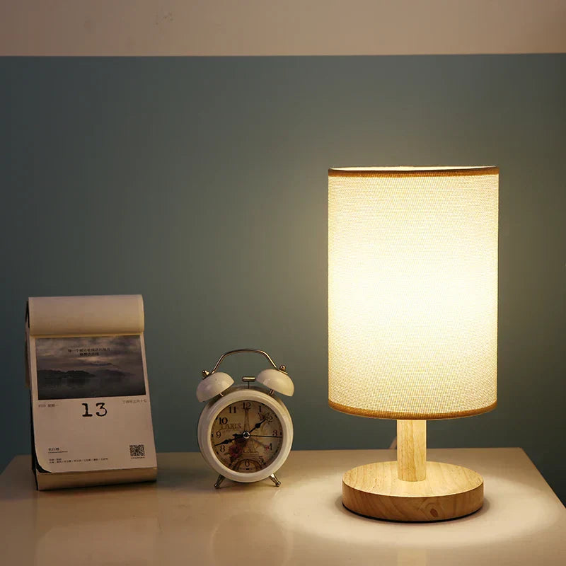 "Moderne houten nachtkastje lamp, tafellamp met dimbaar licht, afstandsbediening, natuurlijke houtlook, USB-aangedreven."