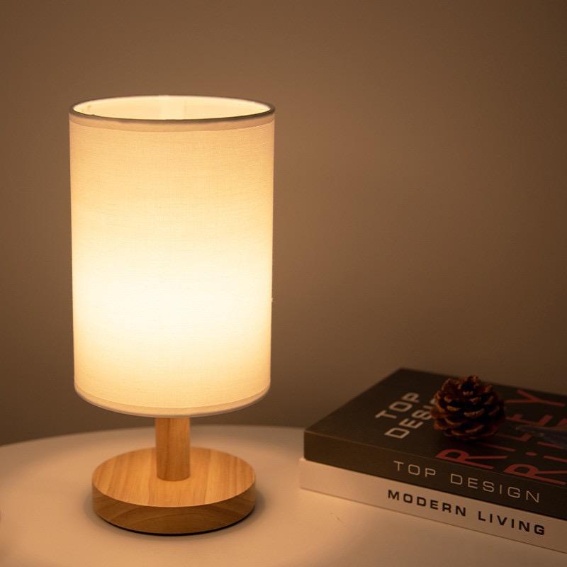 "Moderne houten nachtkastje lamp, tafellamp met dimbaar licht, afstandsbediening, natuurlijke houtlook, USB-aangedreven."
