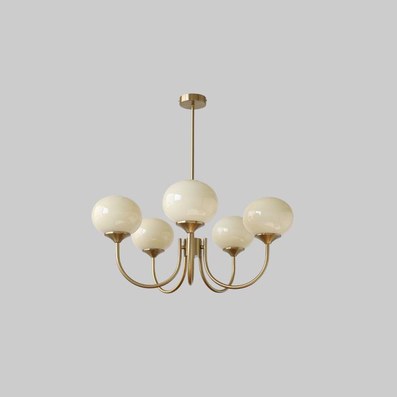 "Moderne kroonluchter met gouden afwerking en roze glazen kappen, geschikt voor LED verlichting in eigentijds interieur."