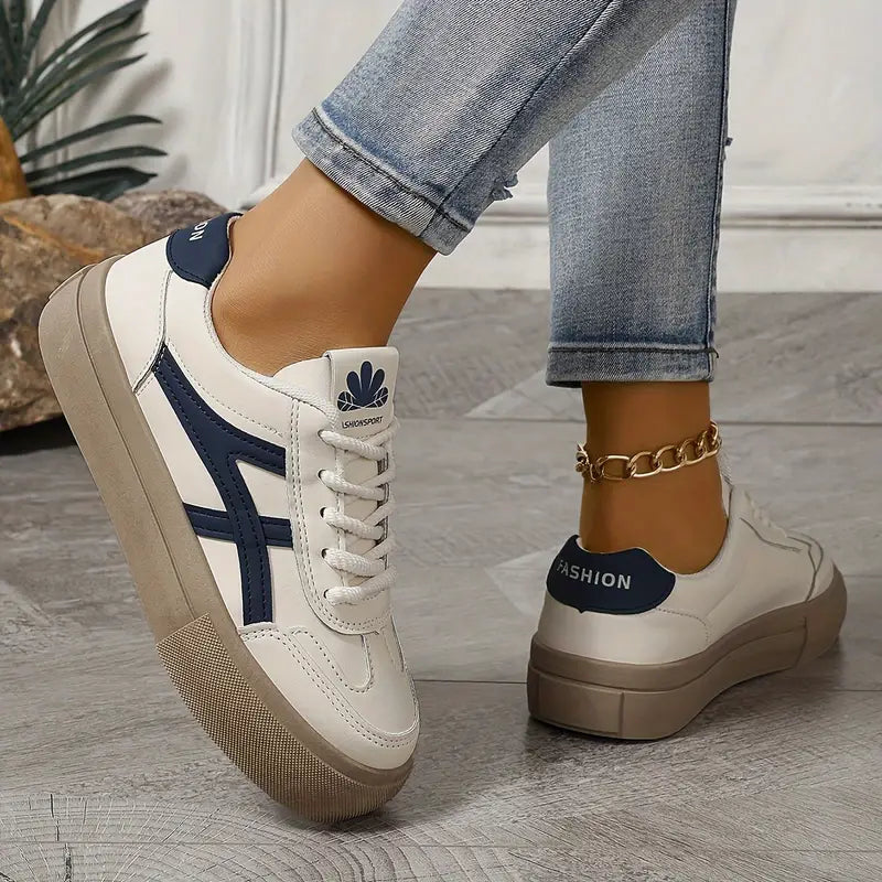 "Moderne orthopedische dames sneakers, wit met ademende stof en stevige zolen voor comfort en ondersteuning."