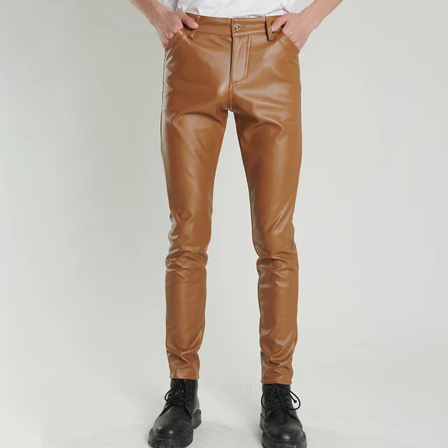 "Moderne skinny fit leren broek voor heren, zwart, elasticiteit voor comfort, gestroomlijnde look, punk-stijl."