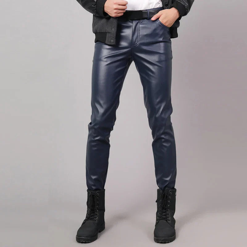 "Moderne skinny fit leren broek voor heren, zwart, elasticiteit voor comfort, gestroomlijnde look, punk-stijl."