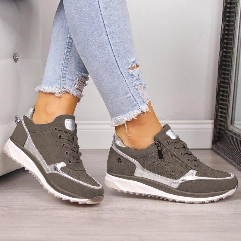 "Modieuze beige orthopedische damessneakers met zijrits en ademend materiaal, ideaal voor comfort en dagelijks gebruik."