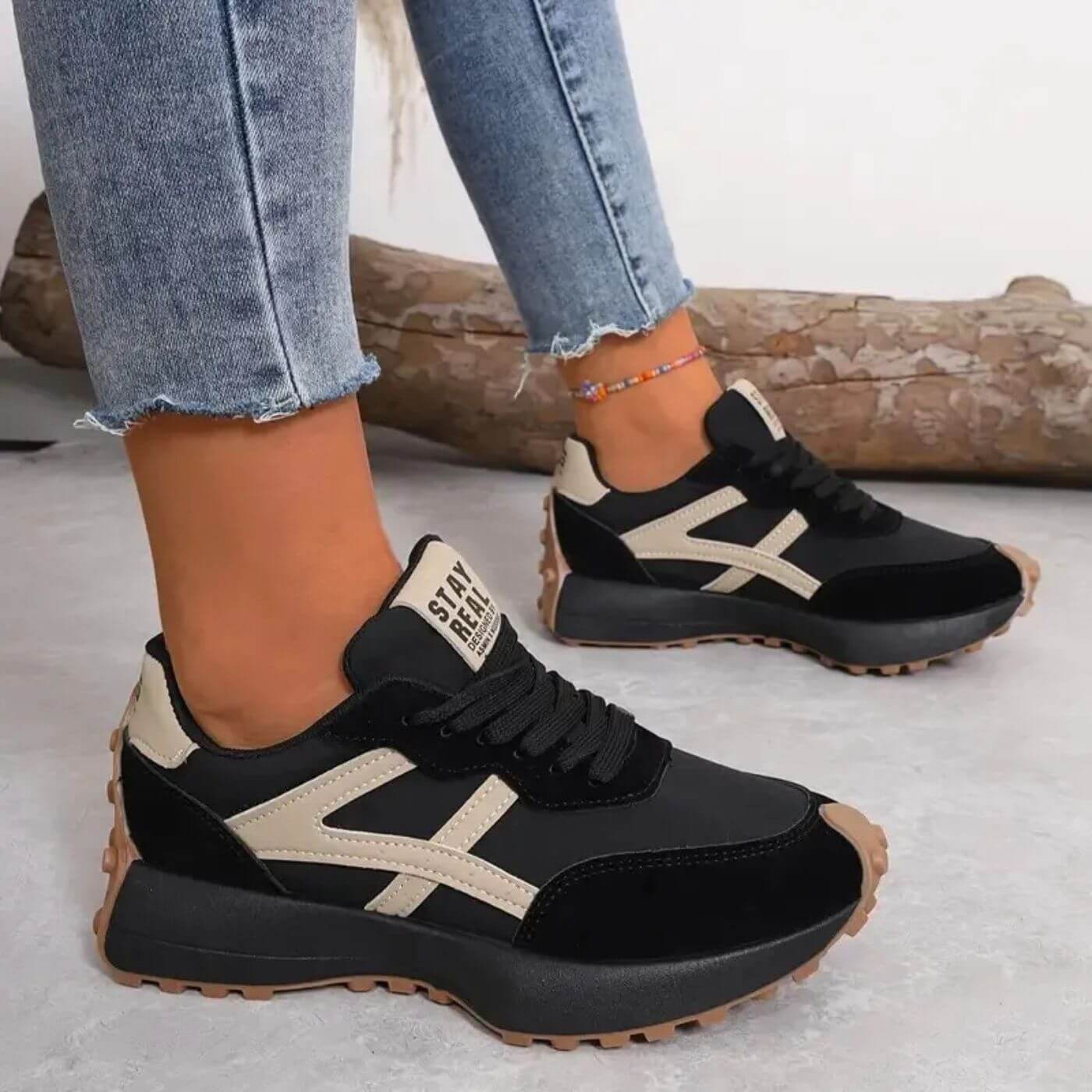"Modieuze dames chunky sneakers met antislipzool, lichtgewicht ontwerp en ademend materiaal voor dagelijks comfort en stijl."