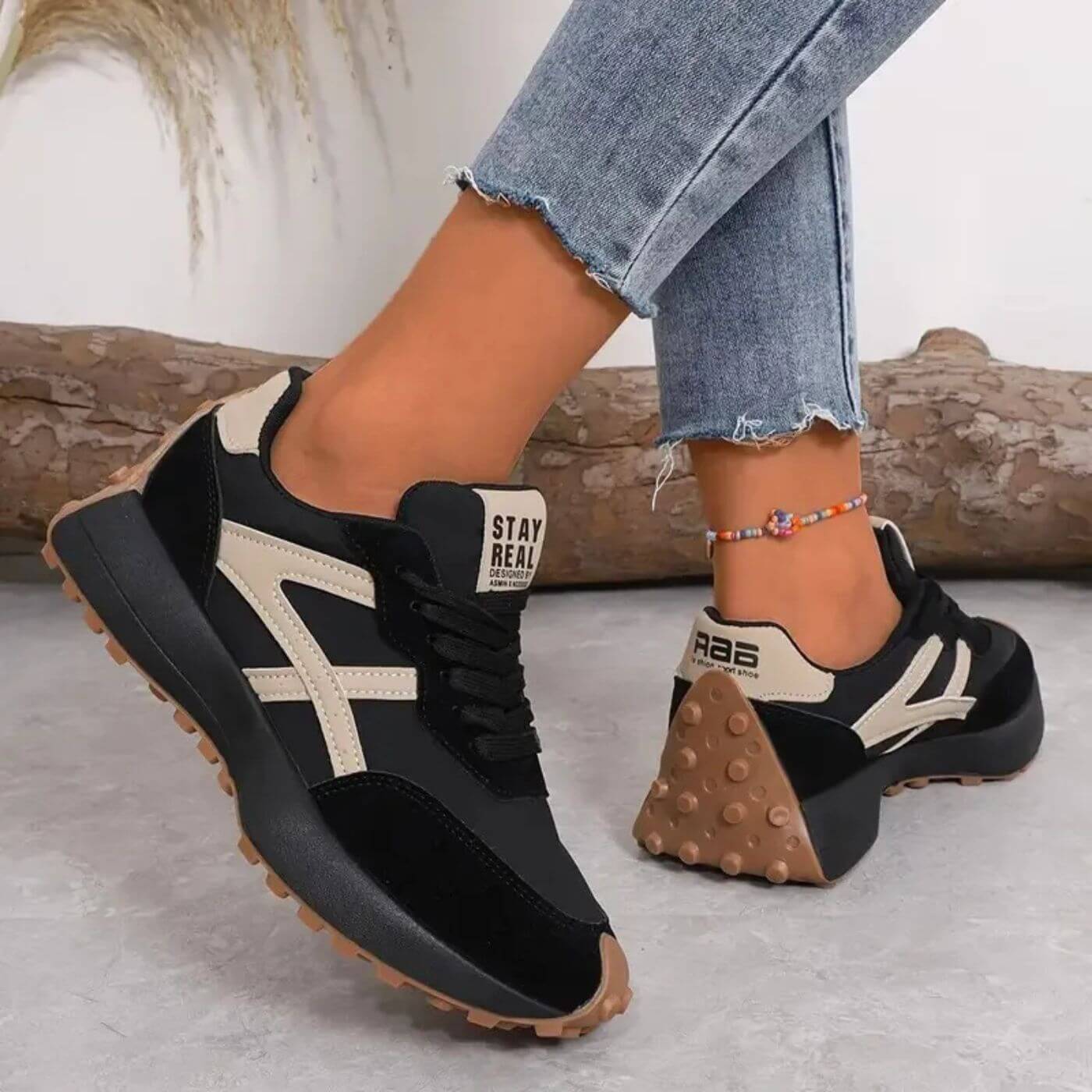 "Modieuze dames chunky sneakers met antislipzool, lichtgewicht ontwerp en ademend materiaal voor dagelijks comfort en stijl."