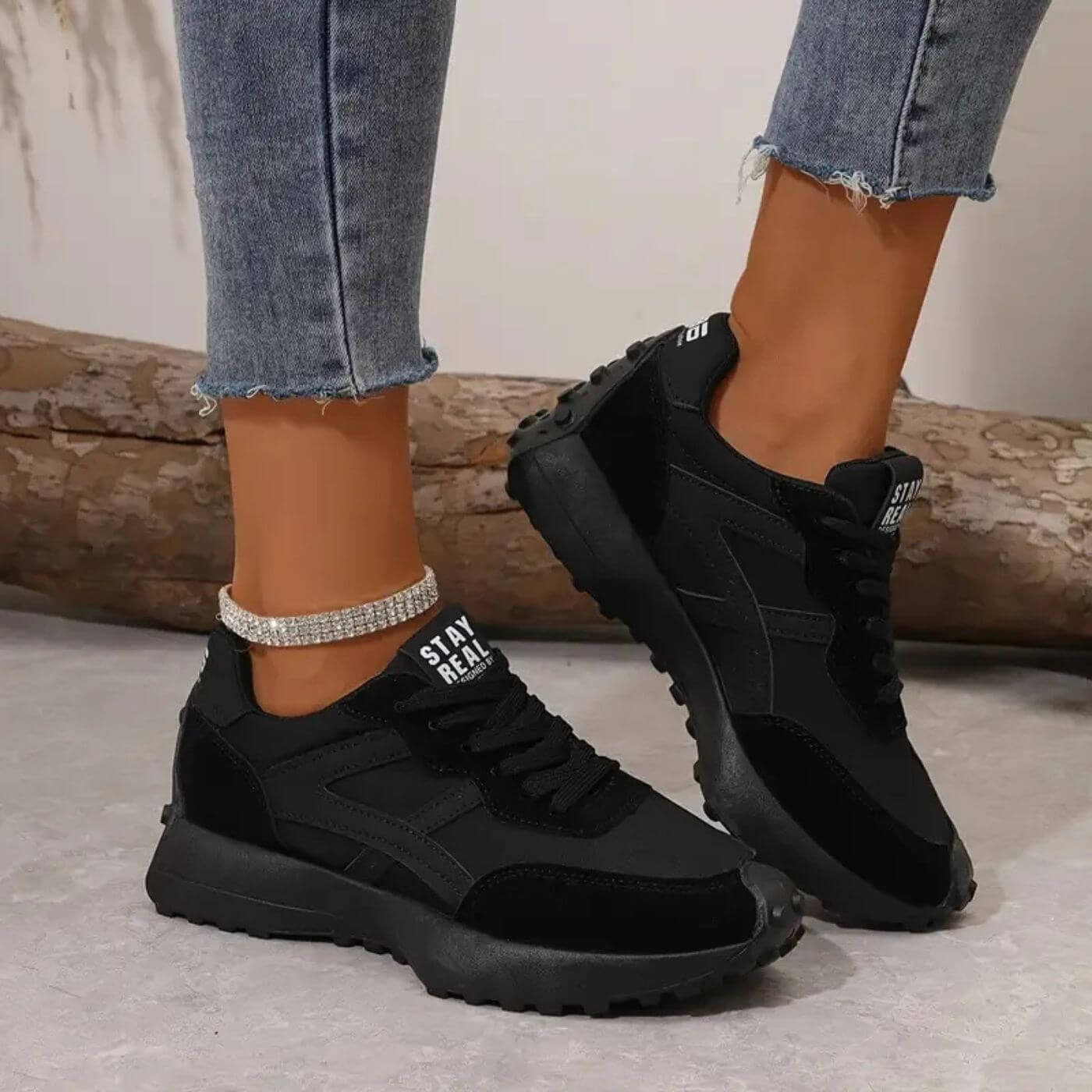 "Modieuze dames chunky sneakers met antislipzool, lichtgewicht ontwerp en ademend materiaal voor dagelijks comfort en stijl."