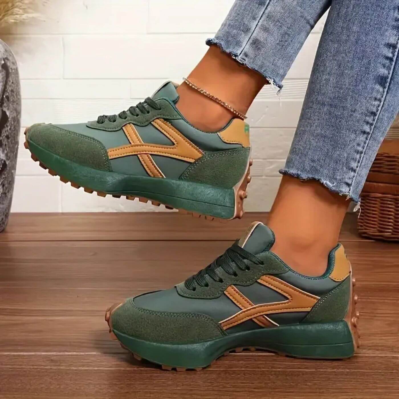 "Modieuze dames chunky sneakers met antislipzool, lichtgewicht ontwerp en ademend materiaal voor dagelijks comfort en stijl."