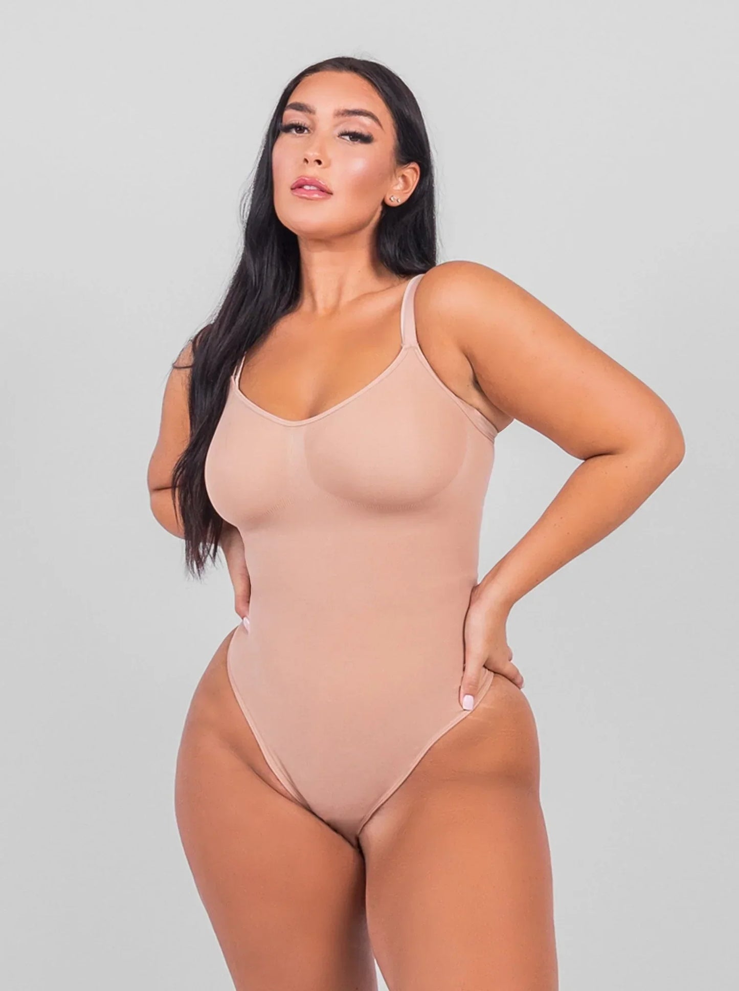 "Naadloze shapewear bodysuit met verstelbare spaghettibandjes, ingebouwde bh, in elastisch materiaal voor een gestroomlijnd s