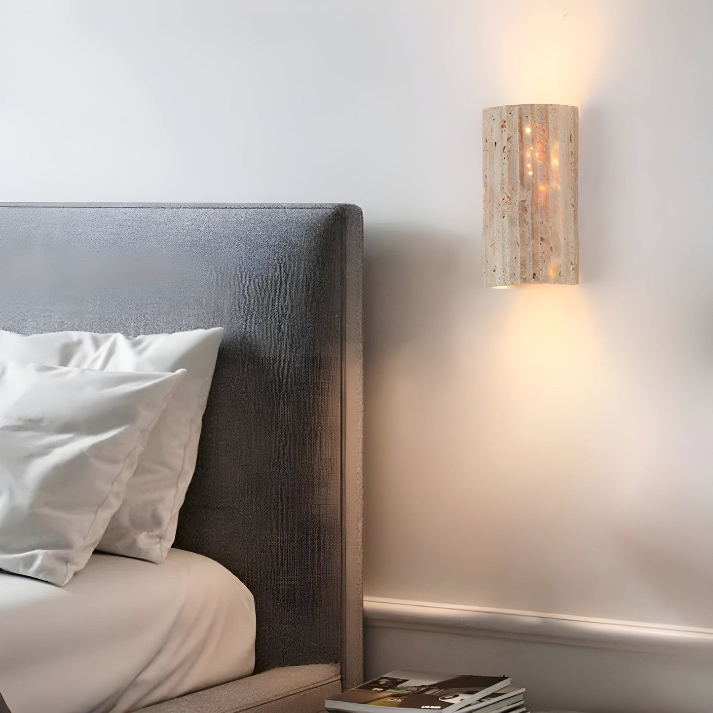 "Natuurstenen wandlamp met warm LED-licht, elegant design, unieke textuur, perfecte ambiance voor elke kamer"