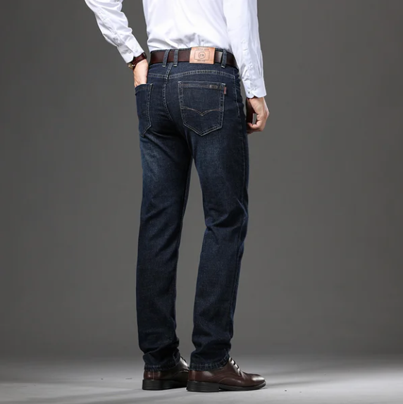 "Nauwsluitende heren jeans met stretch in blauwe tint, comfort en stijl, voor dagelijkse elegantie en veelzijdige looks."