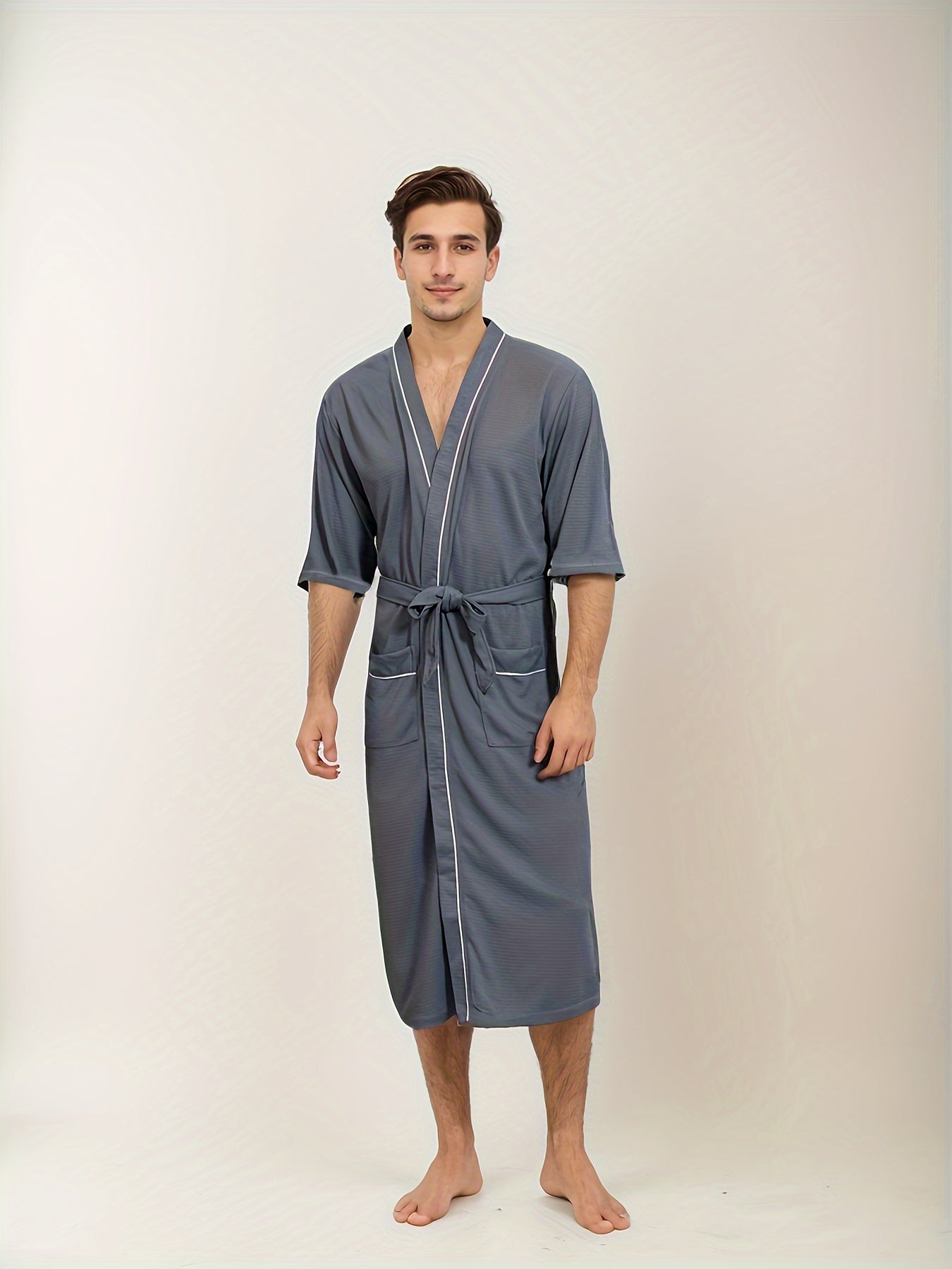 "Noah stijlvolle korte mouw herenbadjas, effen kleur, V-hals, dubbele zakken, comfortabele stof, accessoire heren."