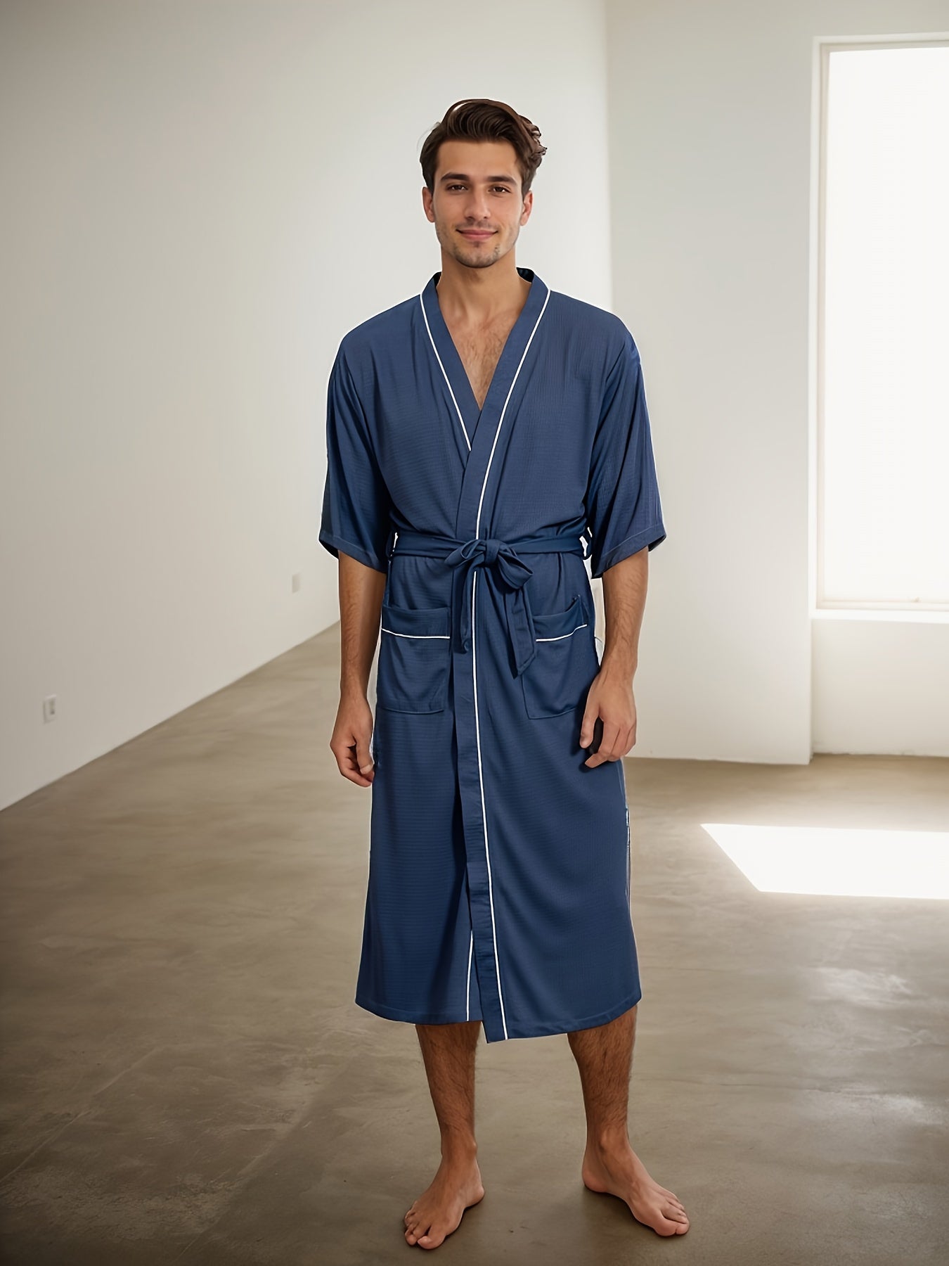 "Noah stijlvolle korte mouw herenbadjas, effen kleur, V-hals, dubbele zakken, comfortabele stof, accessoire heren."