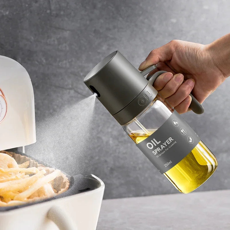 "Oliespuitfles 250 ml van hoog borosilicaatglas, slank en stijlvol ontwerp voor gelijkmatige olieverdeling in de keuken."