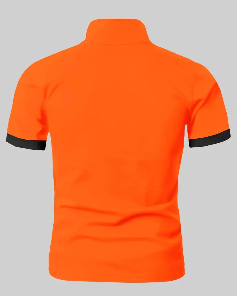 "Oranje polo shirt heren, contrasterende afwerking, slim fit, sportieve stijl voor kantoor en casual gelegenheden."