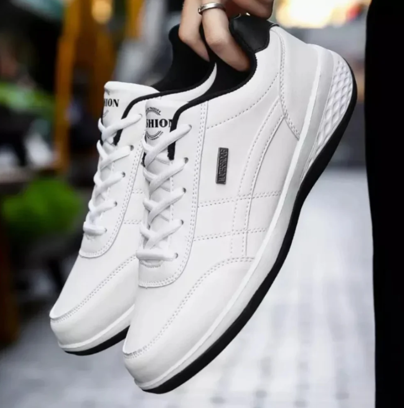 "Orthopedische herensneakers, blauwe ademende stof, dempende zool voor comfort en ondersteuning bij dagelijks gebruik."