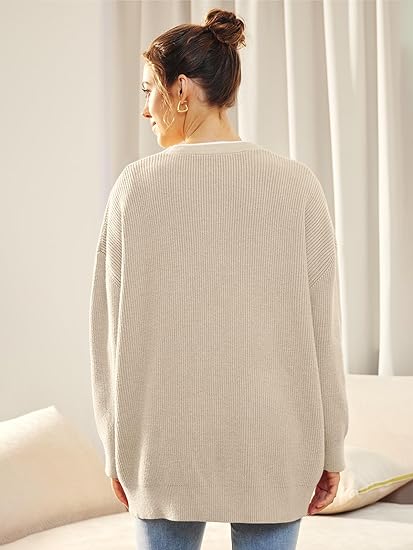 Oversized V-hals damesvest met knoopsluiting, zachte stof in warme kleuren, perfect casual en veelzijdig voor koele dagen.