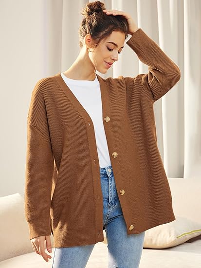 Oversized V-hals damesvest met knoopsluiting, zachte stof in warme kleuren, perfect casual en veelzijdig voor koele dagen.